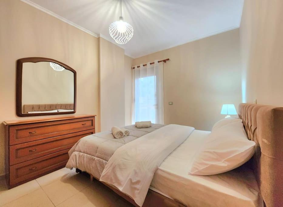 Ferienwohnung One Bd Flat Near Center With 24H Self Check In Tirana Exterior foto
